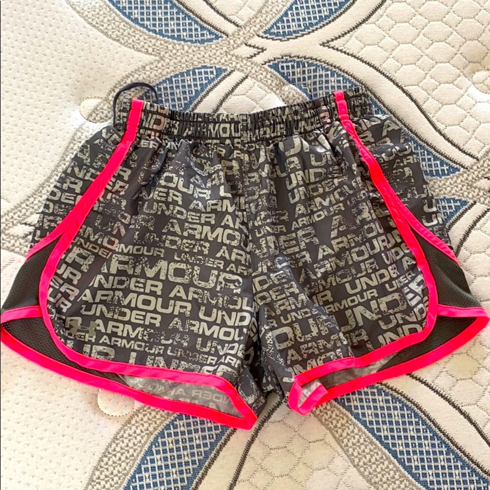 Women Under Armour Short/ Size: XS
